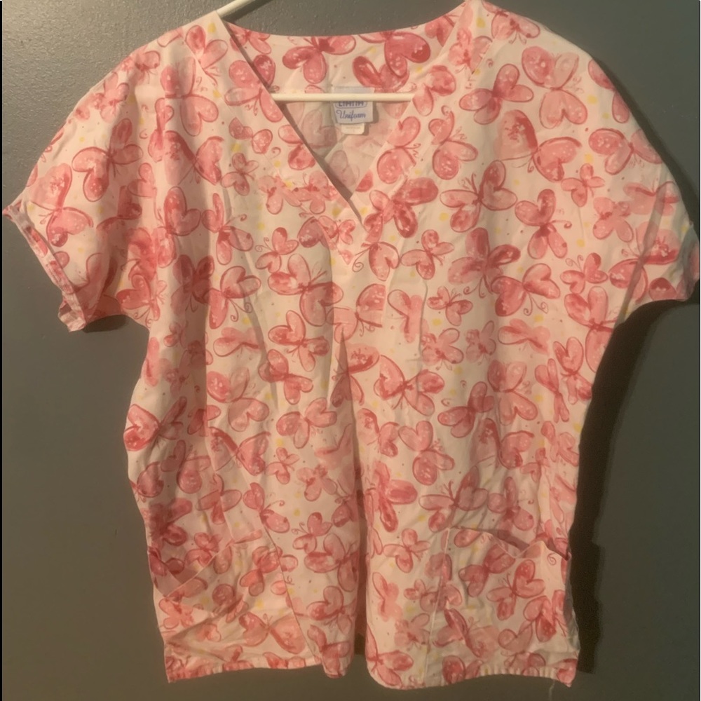 Butterfly-print scrub top with two front pockets by Liana / Women's Large